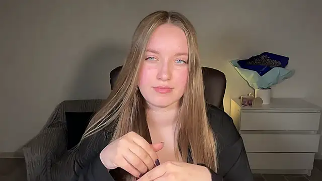 Snapshot of EvaMaddison chatting on April 18, 2026, 7:58 pm EvaMaddison online show from April 18, 2026, 7:58 pm