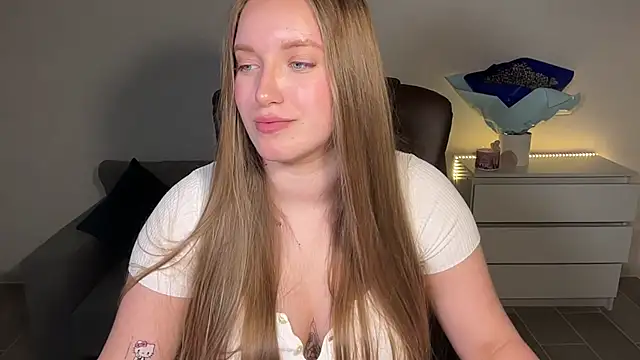 Snapshot of EvaMaddison chatting on June 7, 2026, 6:57 pm EvaMaddison online show from June 7, 2026, 6:57 pm
