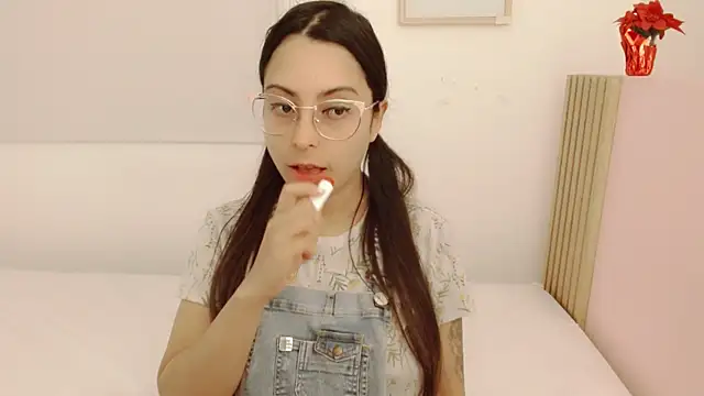 Snapshot of Elen__Sweet chatting on October 19, 2025, 11:40 pm Elen Sweet online show from October 19, 2025, 11:40 pm