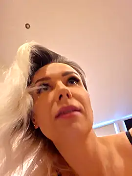 AureliaDoux online show from April 15, 2026, 2:32 pm