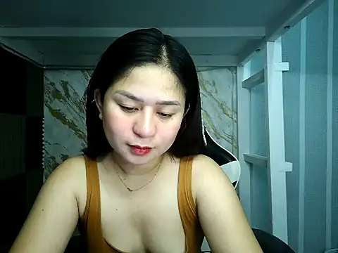 Snapshot of Mia_2022 chatting on October 6, 2025, 5:24 pm Mia 2022 online show from October 6, 2025, 5:24 pm