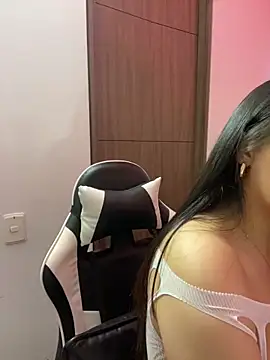 KateLatorre online show from November 26, 2025, 9:37 pm