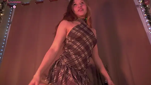 HannaMoom online show from December 18, 2025, 10:13 pm