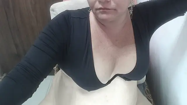 Snapshot of selenax2023 chatting on February 14, 2026, 4:18 pm selenax2023 online show from February 14, 2026, 4:18 pm