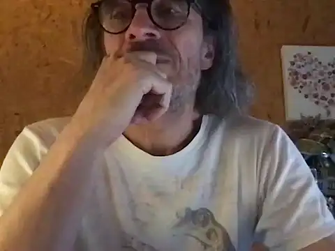 Snapshot of GioApri chatting on June 20, 2026, 6:57 pm GioApri online show from June 20, 2026, 6:57 pm