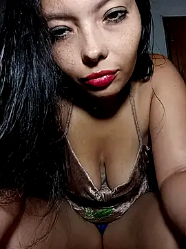 Melanymartinez105 online show from October 3, 2025, 11:39 pm