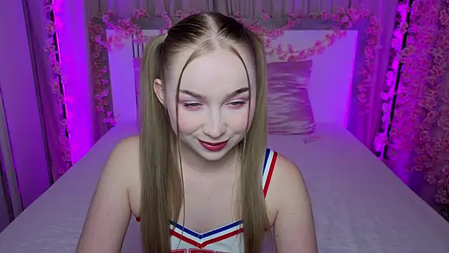 LilyStarlight online show from July 13, 2026, 3:28 am
