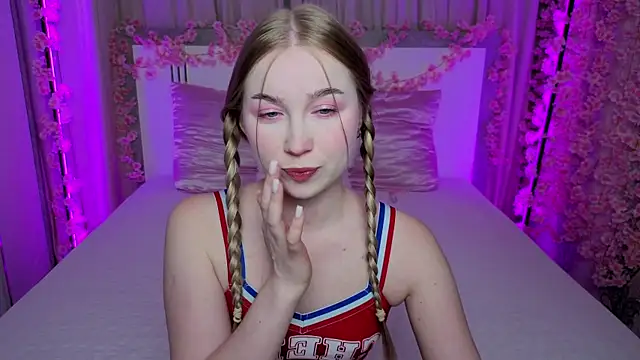 LilyStarlight online show from July 16, 2026, 3:36 am
