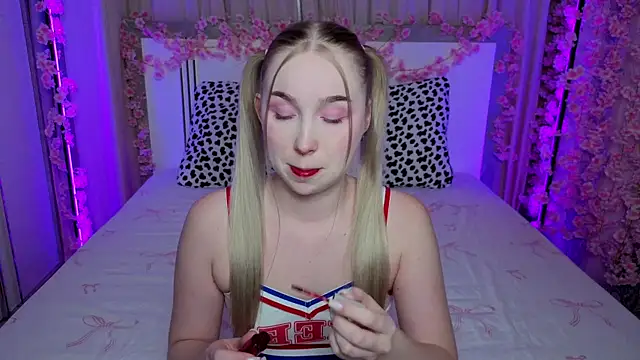 LilyStarlight online show from July 19, 2026, 4:21 am