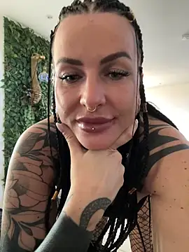 InkedBiitch online show from March 18, 2026, 7:33 am