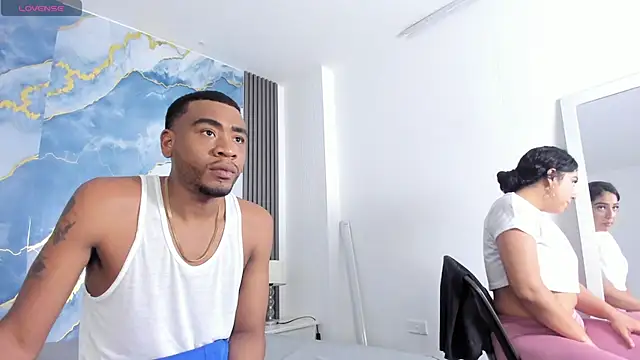 Kylieandjhonny online show from December 4, 2025, 8:19 pm