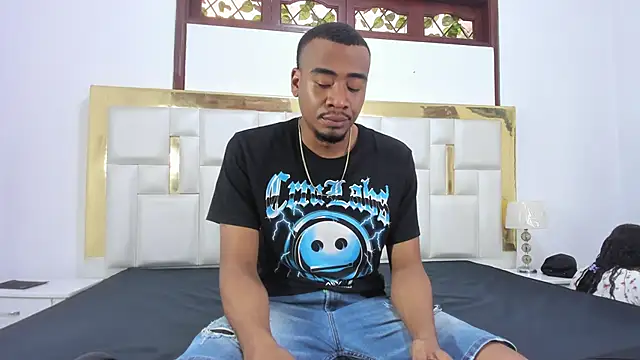 Snapshot of Kylieandjhonny chatting on January 29, 2025, 6:17 pm Kylieandjhonny online show from January 29, 2025, 6:17 pm