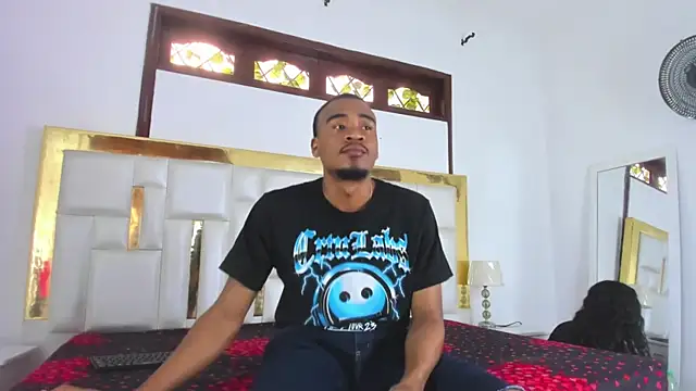 Snapshot of Kylieandjhonny chatting on February 14, 2025, 6:19 pm Kylieandjhonny online show from February 14, 2025, 6:19 pm