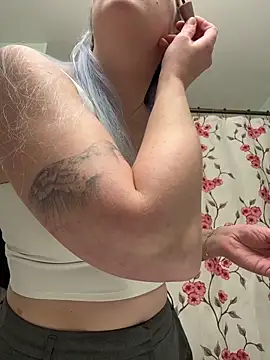 Snapshot of ursluttygf chatting on February 6, 2026, 3:46 am ursluttygf online show from February 6, 2026, 3:46 am