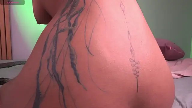 mia-reeves online show from April 7, 2026, 2:52 pm