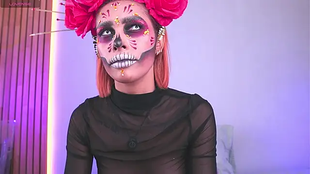 mia-reeves online show from October 31, 2025, 8:49 pm