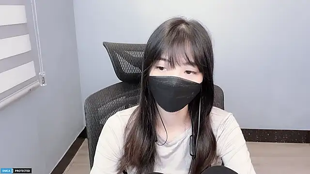 Ayase momo online show from December 8, 2024, 9:30 pm