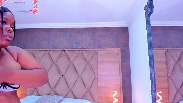 Rianamanson online show from November 3, 2025, 4:39 am