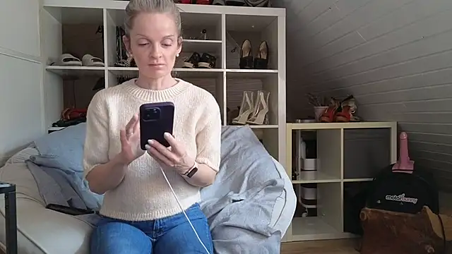 Sabdeluxe online show from March 25, 2026, 9:52 am