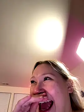 PiggyRose online show from December 18, 2025, 11:19 pm