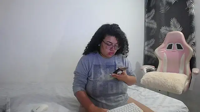 mabigomez00 online show from March 16, 2026, 9:24 am