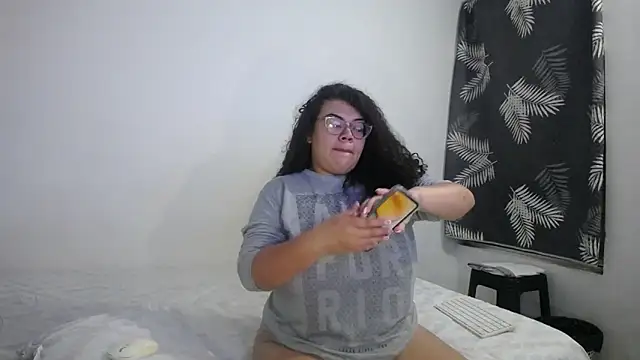 mabigomez00 online show from April 9, 2026, 9:37 am