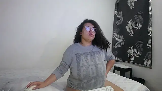 mabigomez00 online show from April 7, 2026, 9:11 am