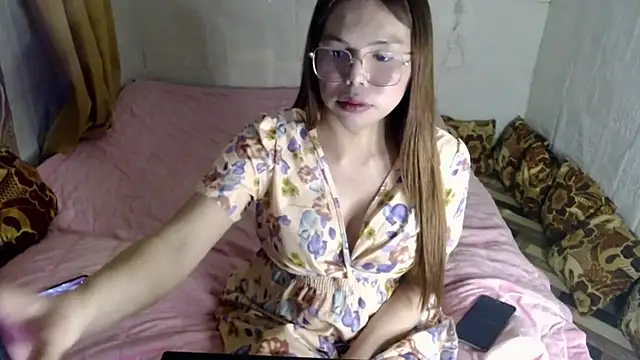 alondra marie23 online show from November 27, 2025, 10:48 am