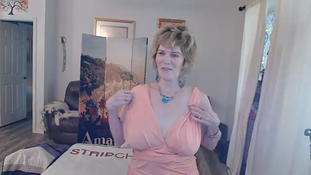 SindeeDix online show from July 19, 2026, 12:57 pm