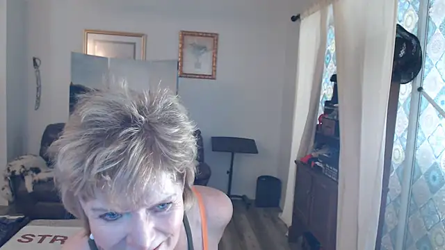 SindeeDix online show from August 2, 2026, 3:42 pm