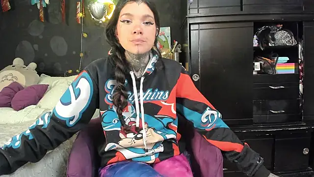 Snapshot of Lilmarieee chatting on November 6, 2025, 8:46 pm Lilmarieee online show from November 6, 2025, 8:46 pm