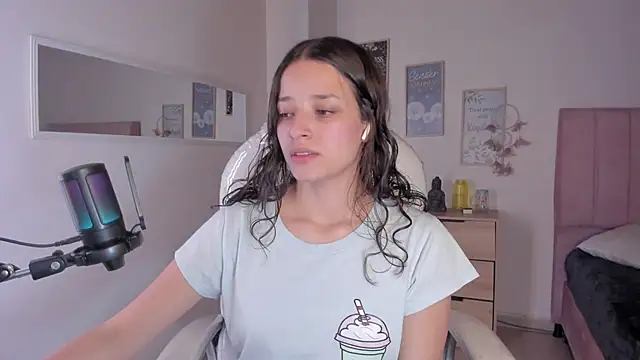 Amaia Daniells online show from September 11, 2025, 3:39 am