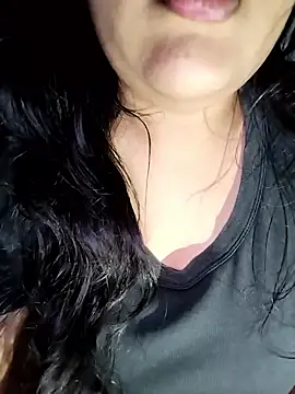 Snapshot of Annerae chatting on January 7, 2026, 3:28 pm Annerae online show from January 7, 2026, 3:28 pm