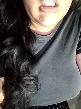 Snapshot of Annerae chatting on October 25, 2025, 4:07 pm Annerae online show from October 25, 2025, 4:07 pm