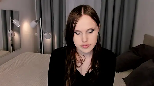 EffieMinki online show from April 14, 2026, 8:47 pm