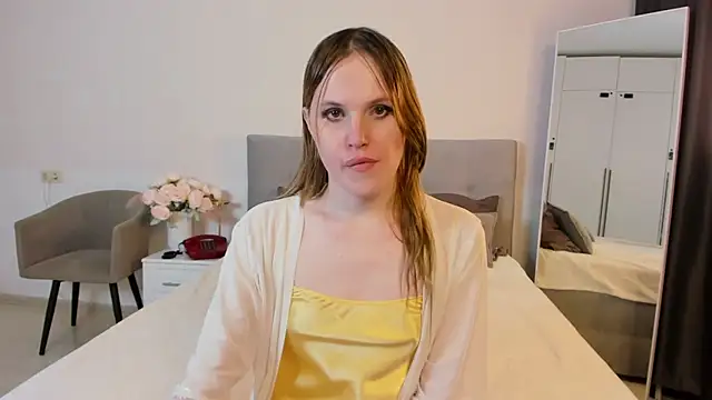 EffieMinki online show from November 13, 2025, 5:44 am