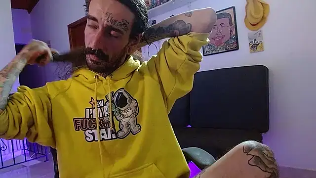 Snapshot of harry_reems1 chatting on February 17, 2026, 4:43 am harry reems1 online show from February 17, 2026, 4:43 am