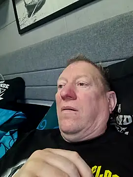 tomtom111111 online show from October 18, 2025, 11:45 am