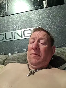 tomtom111111 online show from December 5, 2025, 7:45 pm