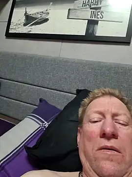 tomtom111111 online show from March 10, 2026, 7:29 pm