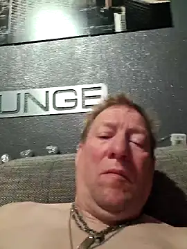 tomtom111111 online show from March 18, 2026, 10:10 pm