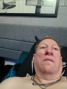 tomtom111111 online show from October 5, 2025, 1:24 pm