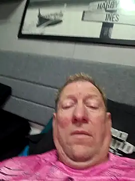 tomtom111111 online show from October 6, 2025, 5:13 pm