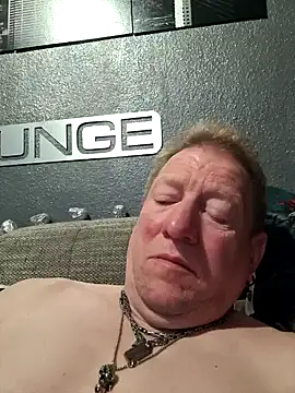 tomtom111111 online show from April 9, 2026, 9:43 pm