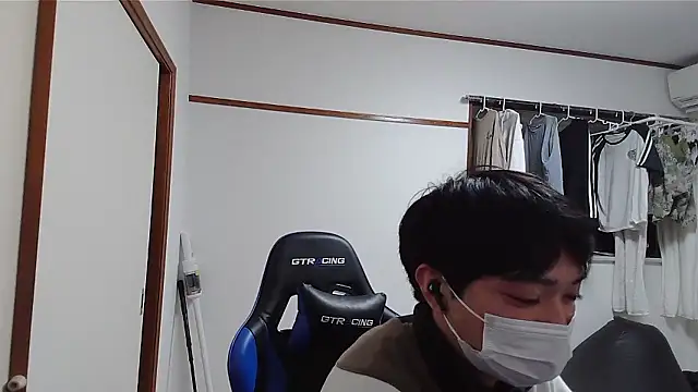 pychan online show from December 20, 2025, 2:42 pm