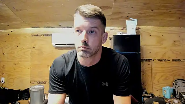 Snapshot of Kenny_Kyle chatting on October 19, 2025, 4:37 am Kenny Kyle online show from October 19, 2025, 4:37 am