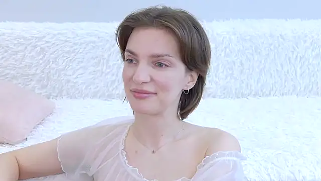 Snapshot of Beauty_Alex chatting on February 6, 2026, 3:46 am Beauty Alex online show from February 6, 2026, 3:46 am