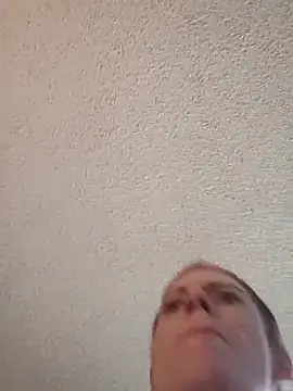 khloebanques online show from April 26, 2026, 7:44 pm