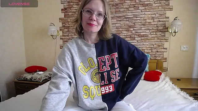 Snapshot of BlondyBabySweet chatting on May 3, 2026, 10:53 am BlondyBabySweet online show from May 3, 2026, 10:53 am