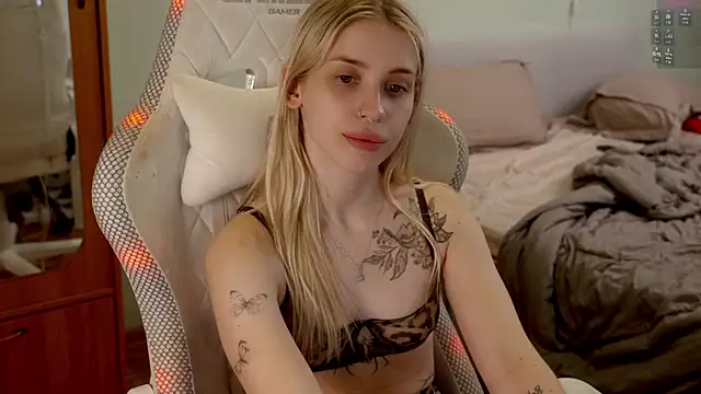 ho1yho1e online show from April 16, 2026, 9:39 pm